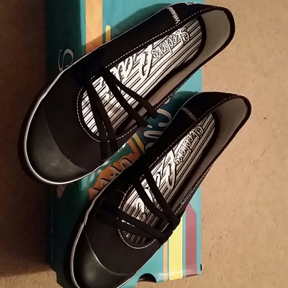 Sketches Love bird Women's Slip-on Size 7