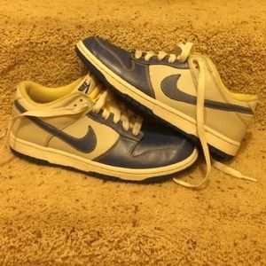 Nike low top womens shoes 9 blue/yellow/grey/white