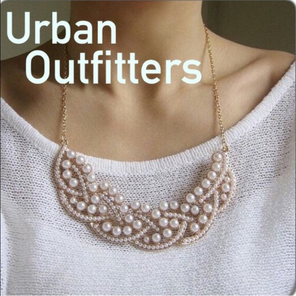 Urban Outfitters Jewelry - NWOT Pearl Collar Necklace