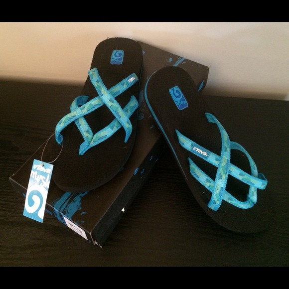 NIB Teva sandals 7