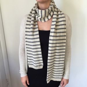 American Eagle knit scarf