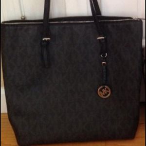 Black Michael Kors tote