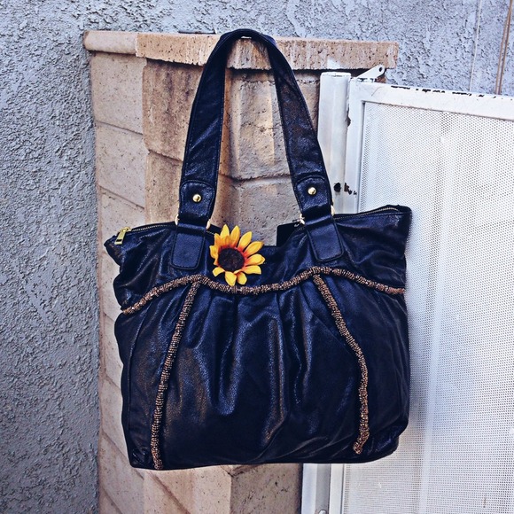 ❗️🚫SOLD❗️Raven's Sleek Simmers Handbag - Picture 2 of 4