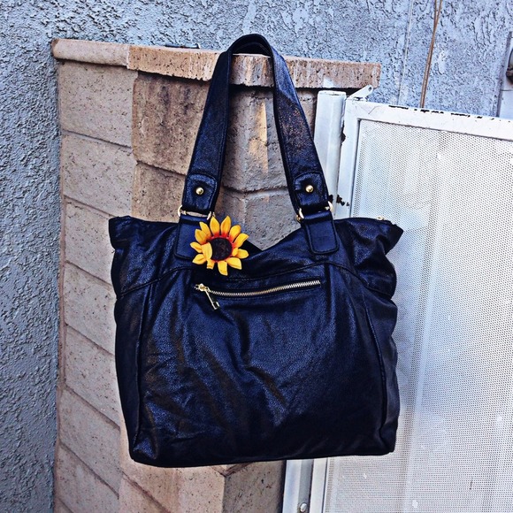 ❗️🚫SOLD❗️Raven's Sleek Simmers Handbag - Picture 3 of 4