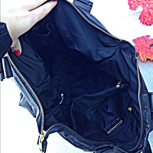 ❗️🚫SOLD❗️Raven's Sleek Simmers Handbag - Picture 4 of 4