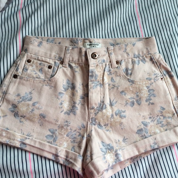 Blush floral high-waisted shorts