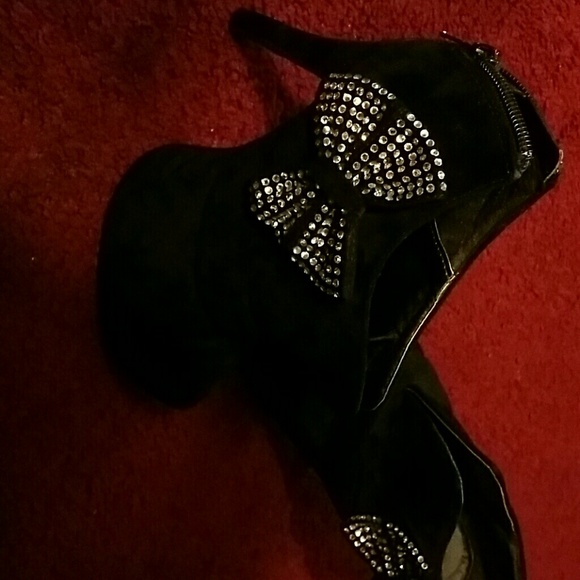 Heels with a sparkly bow
