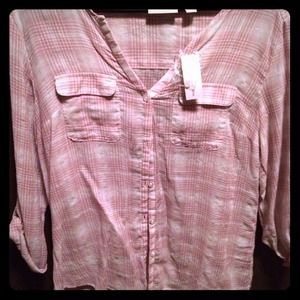 Price dropped! Very cute New York and Company top