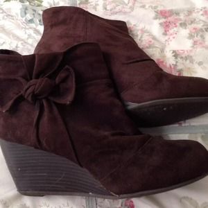 Brown suede booties never worn excellent condition
