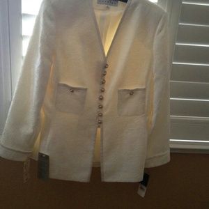 Size 12 suit new bought for 400.00