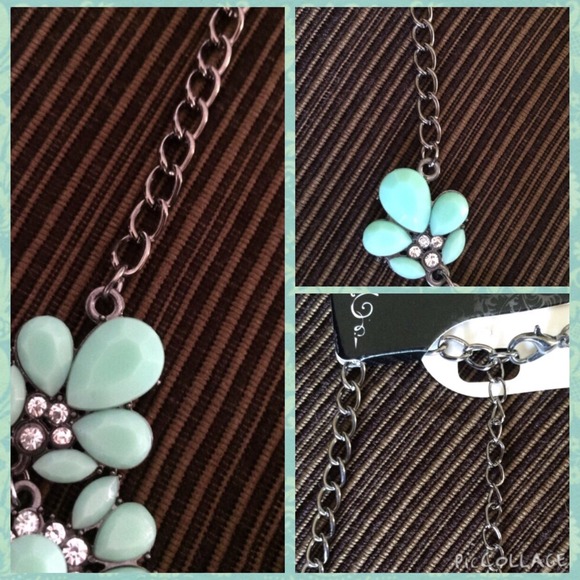 🌟MAKE AN OFFER 🌟Fashionable vintage style choker - Picture 3 of 3