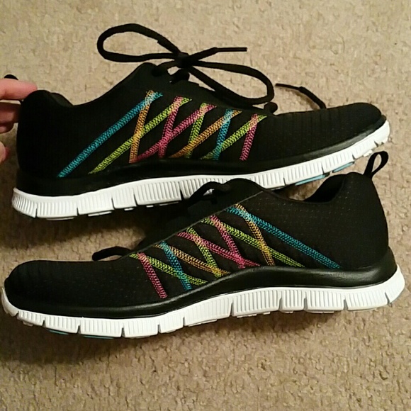 8.5 nwot cute sketchers tennis shoes!
