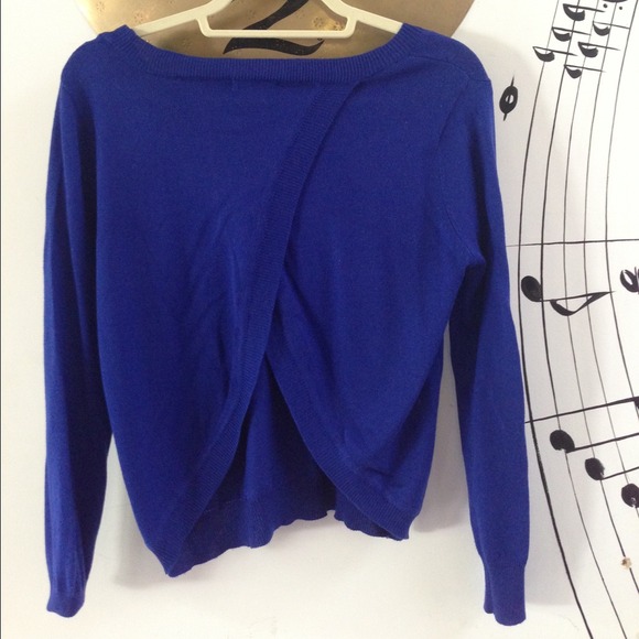 🎉NEW🌀PEARL open back sweater