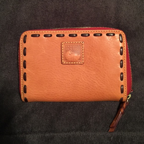 Authentic Dooney & Bourke Wallet NWOT