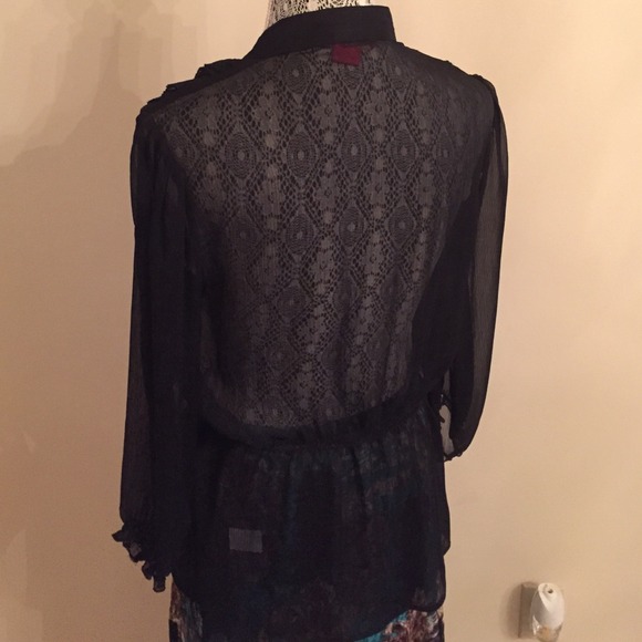 Beautiful black top - Picture 2 of 4