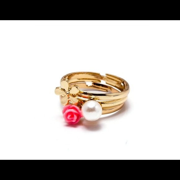 Multiple flower pearl ring