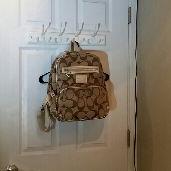 COACH 💖💖 Daisey Sateen Signature Gold?????? - Picture 2 of 4