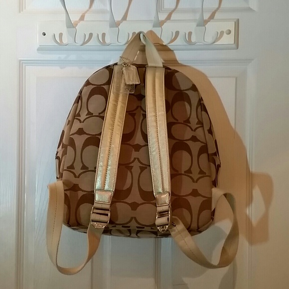 COACH 💖💖 Daisey Sateen Signature Gold?????? - Picture 4 of 4