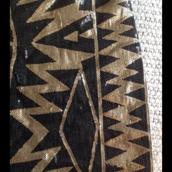 💖🎉🎉🎀Host Pick🎀🎉🎉💖 Sequin Aztec Print Skirt - Picture 2 of 4