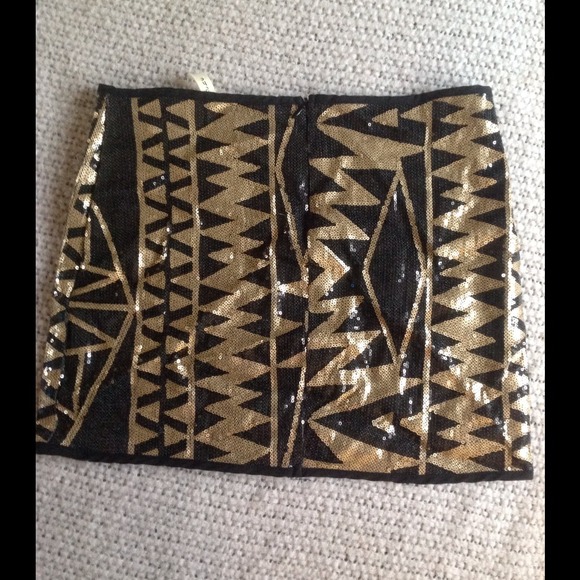 💖🎉🎉🎀Host Pick🎀🎉🎉💖 Sequin Aztec Print Skirt - Picture 3 of 4