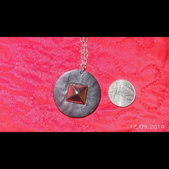 Necklace - Picture 2 of 3