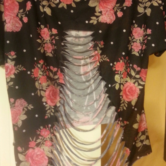 Lost my heart flowered top - Picture 2 of 2