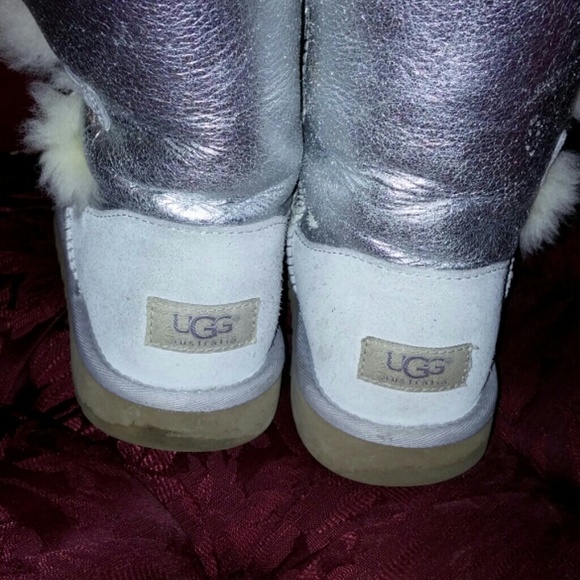 Ugg - Picture 3 of 5