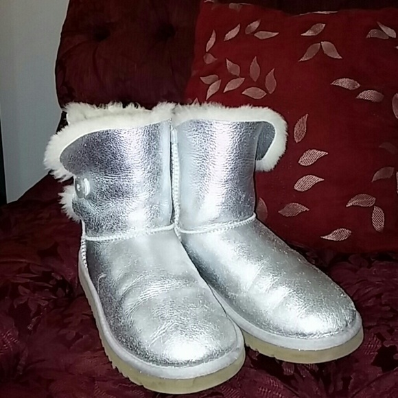 Ugg - Picture 4 of 5