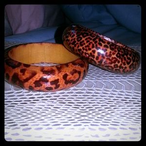 🚫On hold for Brenda🚫Wood animal print braclet