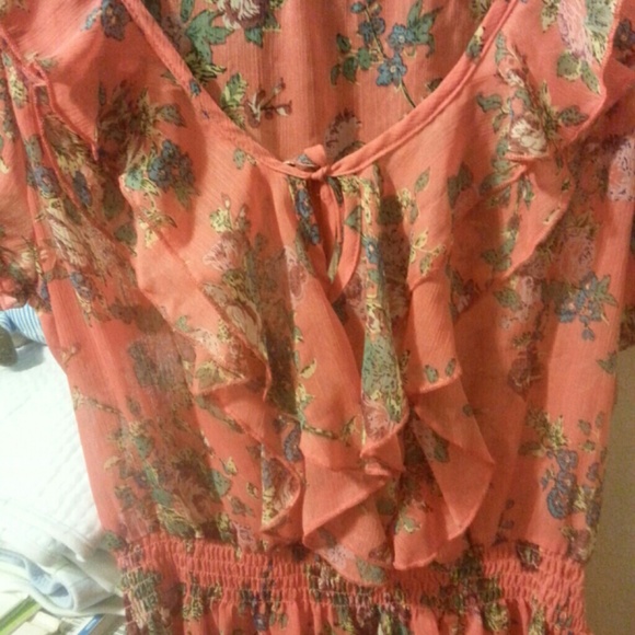 Cute layered top - Picture 2 of 2