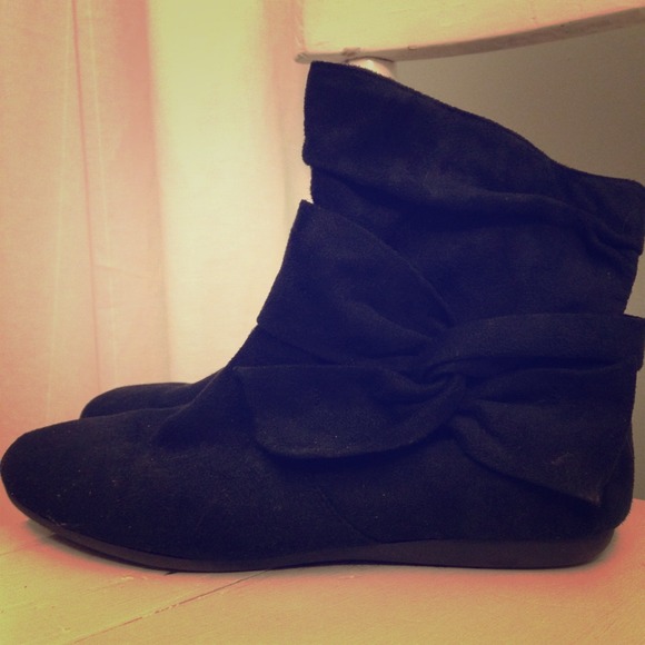 Black Rampage Short Boots with Bow