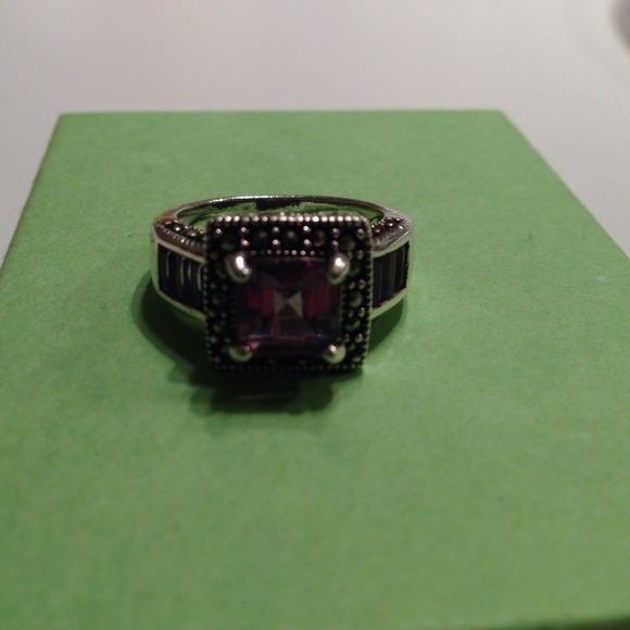 Amethyst and marcasite silver ring size 7 - Picture 2 of 3