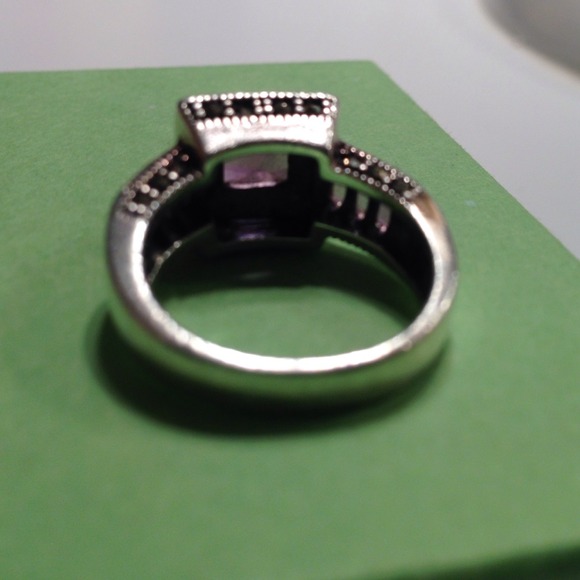 Amethyst and marcasite silver ring size 7 - Picture 3 of 3