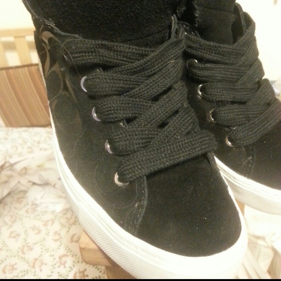 Very nice Coach shoes - Picture 3 of 3