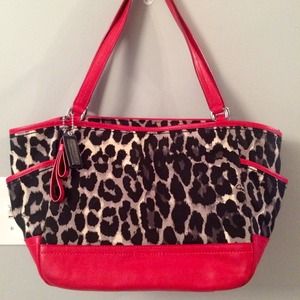 Authentic Coach "Carrie" shoulder tote
