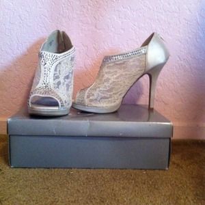 🎀Michael Antonio Lace Satin High Heel Booties 🎀