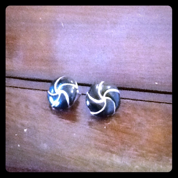 Vintage black and gold stud earrings