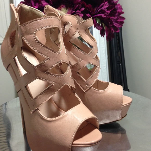 Nude strappy BRAND NEW Windsor heels