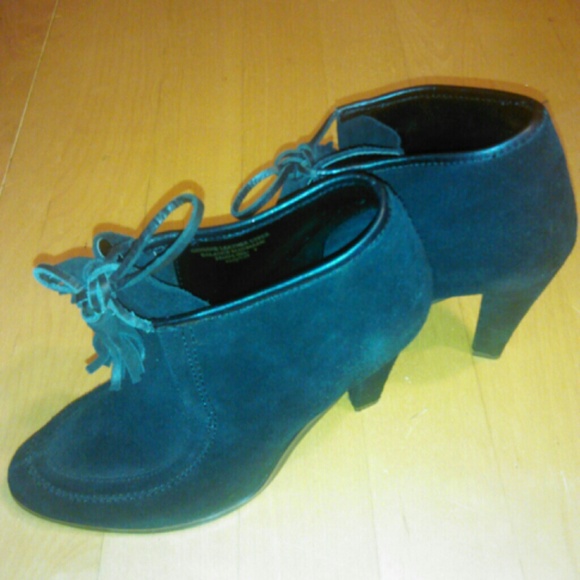 Heels - Picture 2 of 3