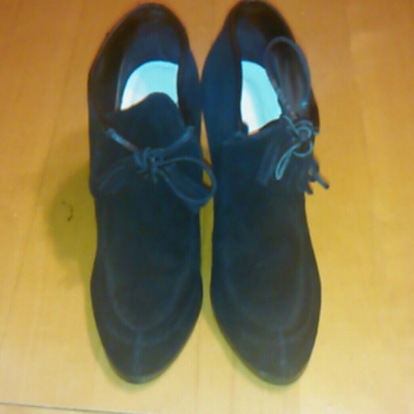 Heels - Picture 3 of 3