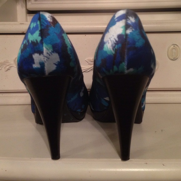 Style & Co. Blue Floral Pumps - Picture 3 of 4