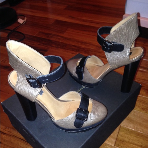 Two-tone ankle strapped leather shoes