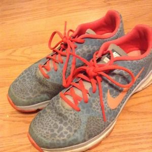 Preloved Nike Dual Training