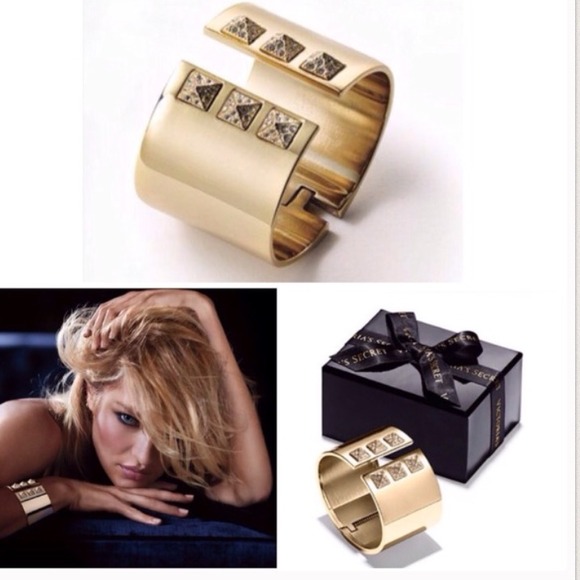 🎀VS Scandalous Cuff Bracelet🎀 NWT