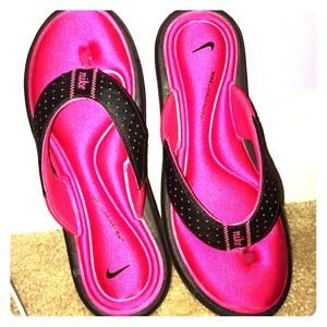 Neon pink nike sandals!