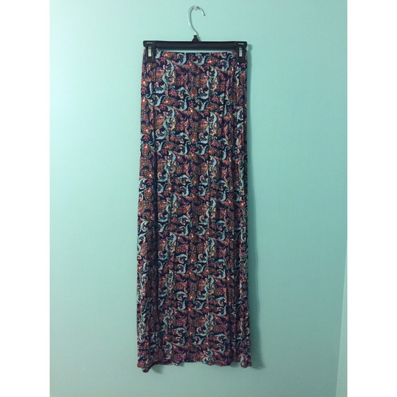 Paisley print maxi skirt.