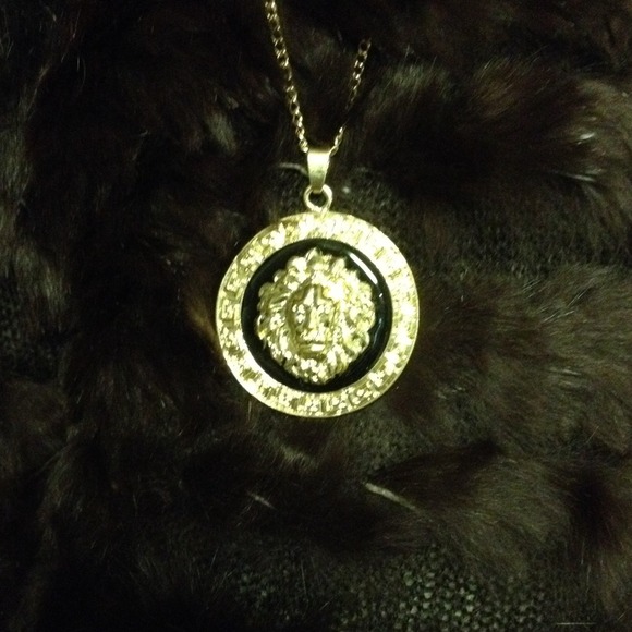 Goldtone lion head necklace - Sold on "M"