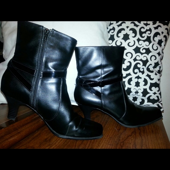 Black booties - Picture 2 of 3