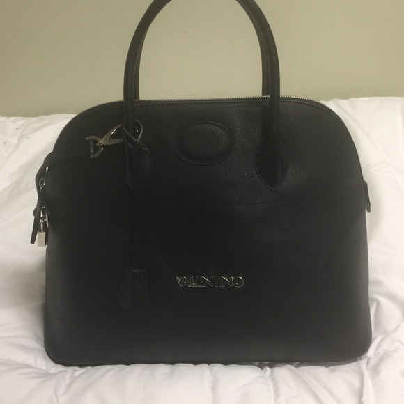 ❤️SOLD❤️ Valentino Purse 🔥🔥🔥 - Picture 1 of 4