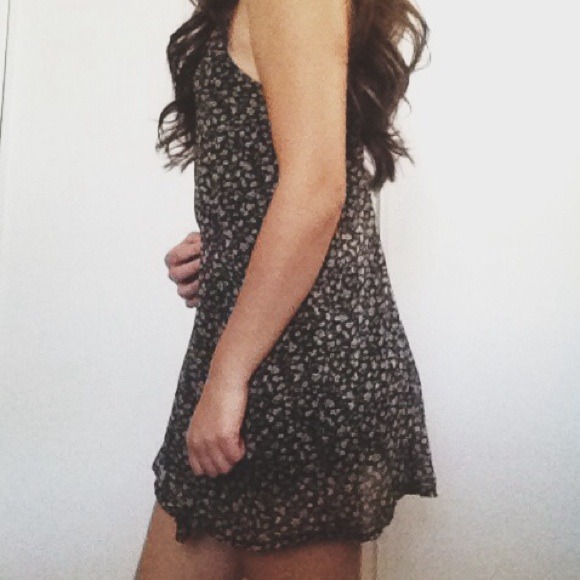 Brandy Melville Piper Dress - Picture 2 of 4